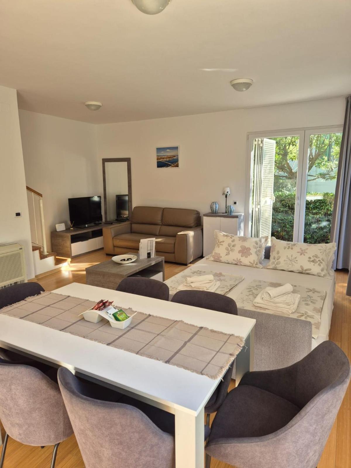 Luxury Two-Floor Apartment In Petrcane With Garden And Pool Kültér fotó